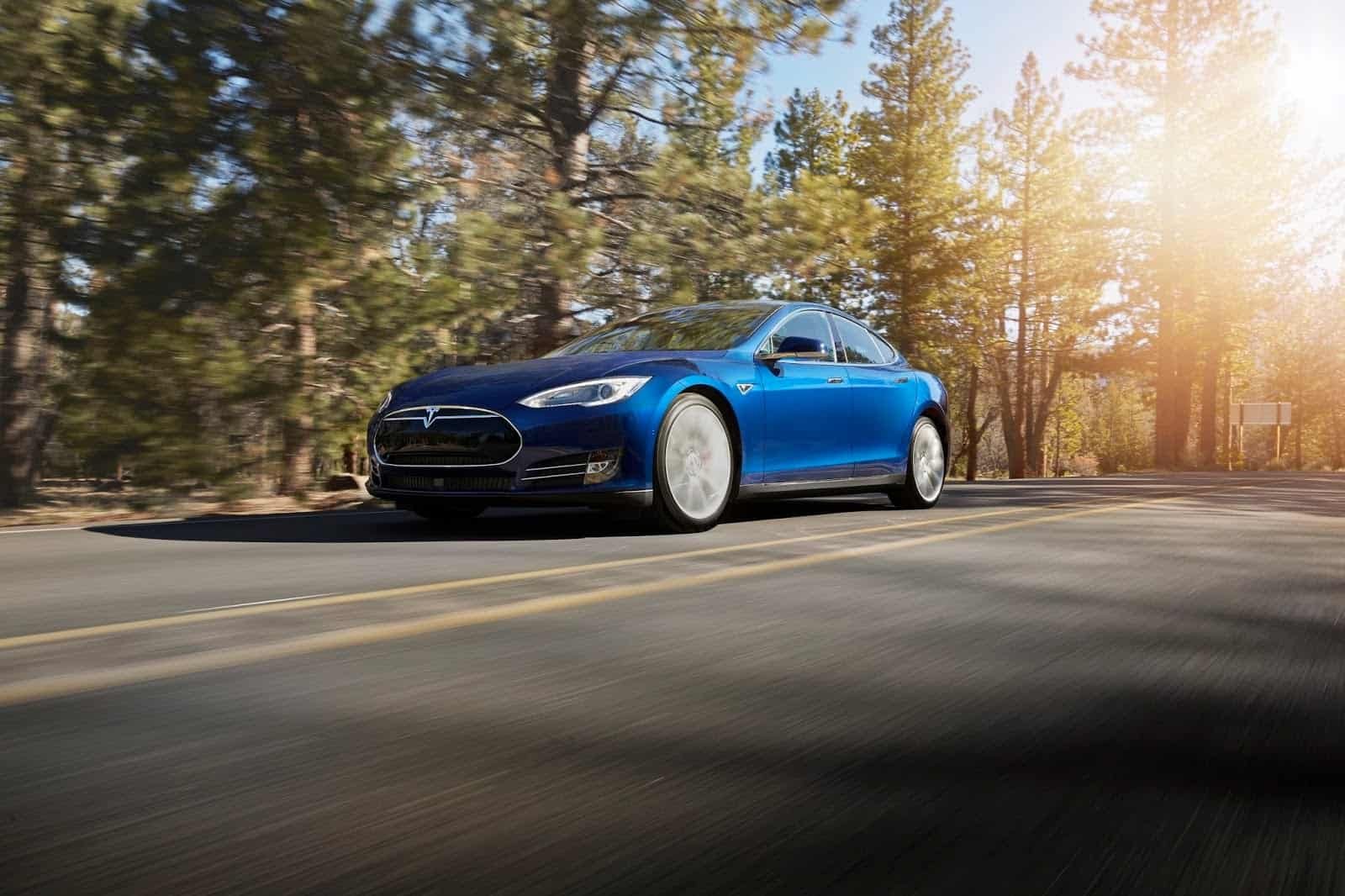 Tesla élargit sa gamme avec la S 70D