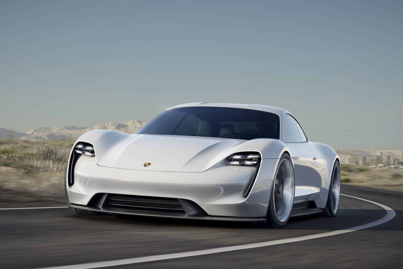 Porsche Mission E, future rivale de Tesla